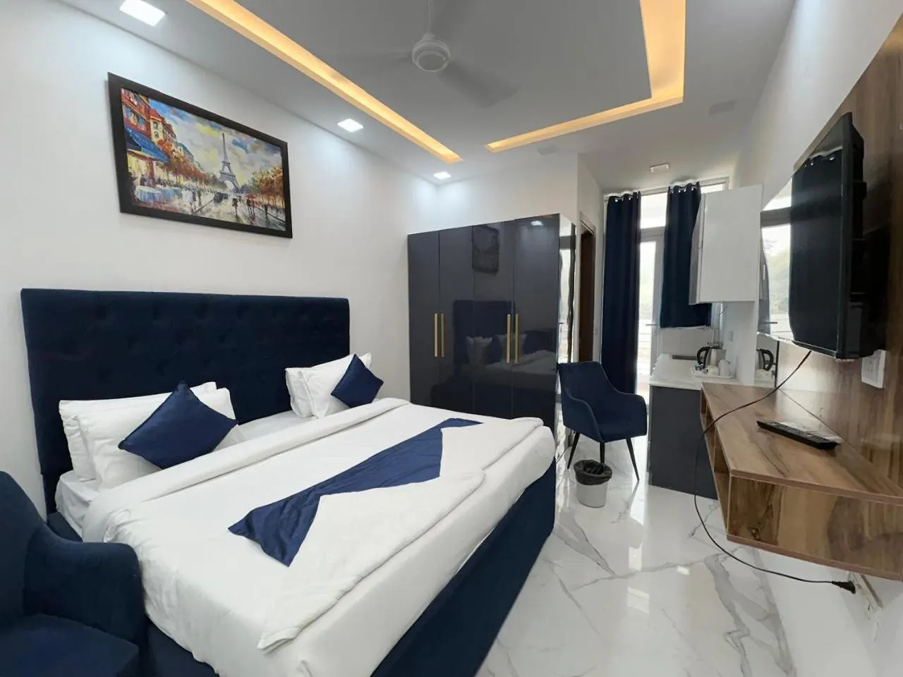 Hotel Pacific Inn Eco Central Gurgaon