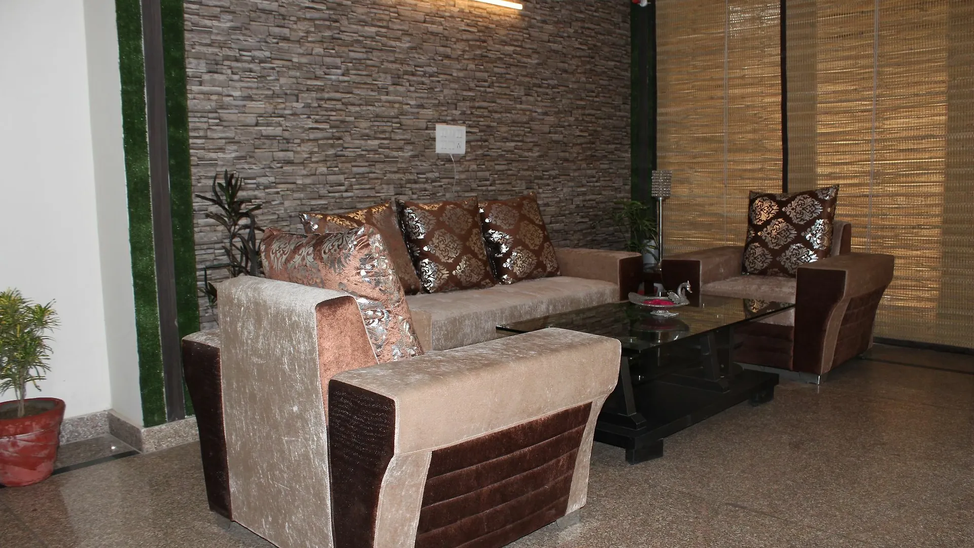 Hotel Pacific Inn Eco Central Gurgaon